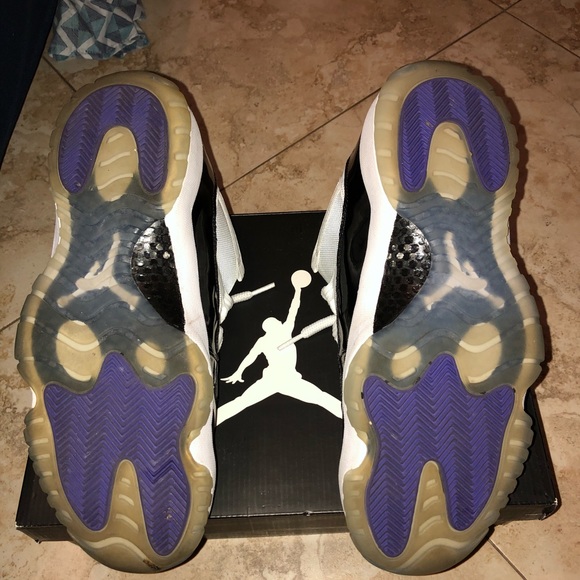 Air Jordan 11 Retro Low - Picture 5 of 5